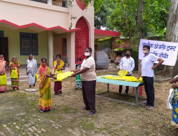 पीड़ित मानवता की सेवा में जुटे हैं समाजसेवी अशोक साहू