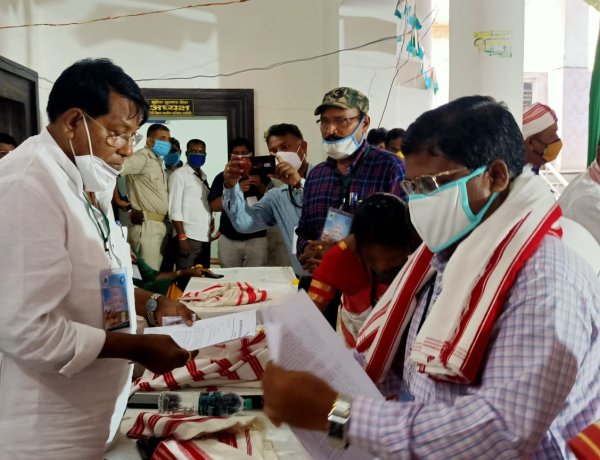 जनजातीय क्षेत्रीय भाषाओं में सहायक अध्यापकों की विशेष नियुक्ति हो-“झारखंडी भाषा बचाओ संघर्ष समिति”।