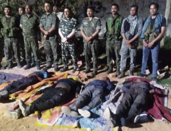 सुरक्षा बलो ने जनरल कमांडर सहित तीन अन्य नक्सलियों को मार गिराया