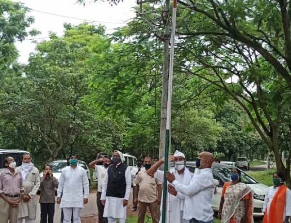 पूर्व केंद्रीय मंत्री सुबोधकांत सहाय के आवास पर स्वतंत्रता दिवस का आयोजन