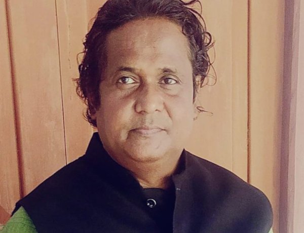 ग्राम निर्माण मंडल ग्राम उद्योग समिति के प्रधान कार्यालय में गणतंत्र दिवस पर खादी तिरंगे झण्डा का निर्माण:- मंत्री सुनील कुमार