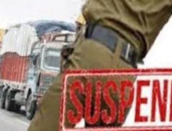 फर्जी पुलिस बालू लदे वाहनों से कर रहा था वसूली , गिरफ्तार