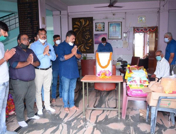 झारखंड प्रदेश प्रोफेशनल कांग्रेस ने मनाई पूर्व प्रधानमंत्री स्व.राजीव गांधी की जयंती