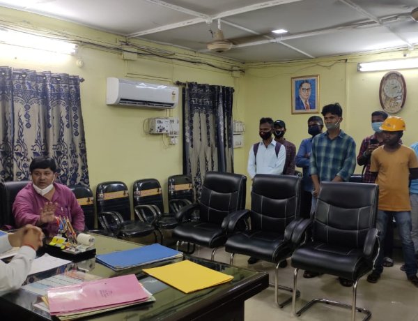 श्रमिक संघ ने किया विद्युत विभाग के अधीक्षण अभियंता कार्यालय का घेराव