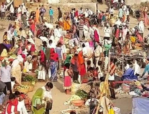 मैगरा बाजार में उड़ी कोरोना गाइडलाइन की धज्जियां,बेफिक्र होकर खरीदारी करते दिखे ग्रामीण