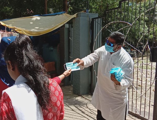 एकता कमेटी ने बांटे मास्क