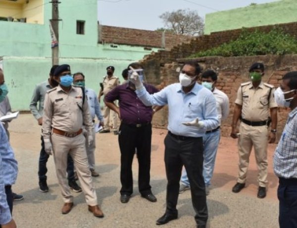 डीएम ने शेरघाटी अनुमंडल अस्पताल व डेडिकेटेड कोविड हेल्थ सेन्टर का किया निरीक्षण