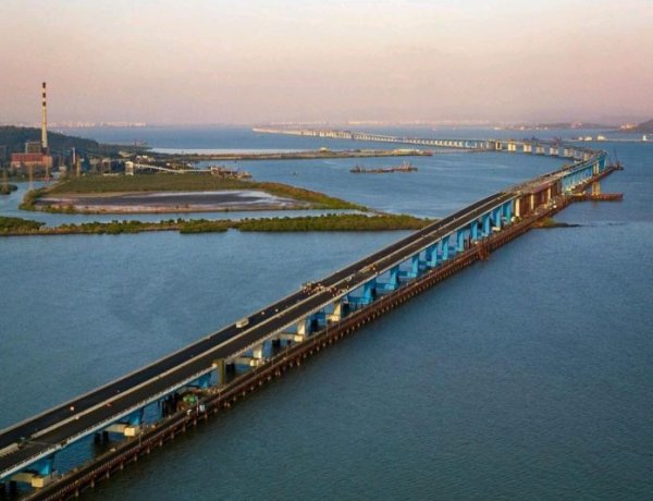 समुद्र पर बना देश का सबसे बड़ा पुल, 5 देशों के 600 इंजीनियरों ने किया कमाल