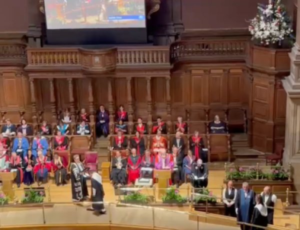 भाजपा सांसद निशिकांत दूबे के बेटे ने विदेश में ली स्नातक की उपाधि, लोगों ने उठाये सवाल