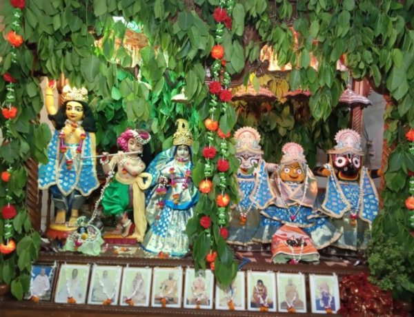 ग्रीष्म ऋतु में 4 जून तक भगवान श्री कृष्ण का विशेष चंदन श्रृंगार महोत्सव