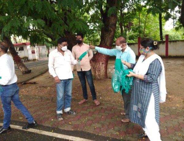 जन शिक्षण संस्थान गया के द्वारा सात सौ मास्क का वितरण किया गया