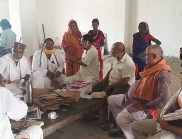 भाजपा के पूर्व जिलाध्यक्ष के द्वारा नि:शुल्क दवा, ऑक्सीमीटर व मास्क का किया वितरण