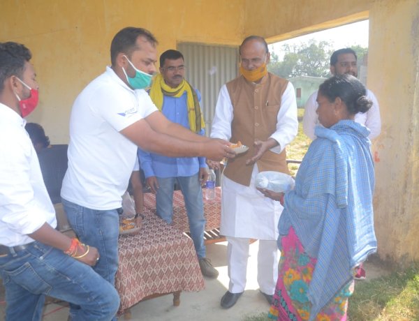 दीपावली के अवसर पर स्वदेशी दीये से घर को करें रौशन : समरीलाल