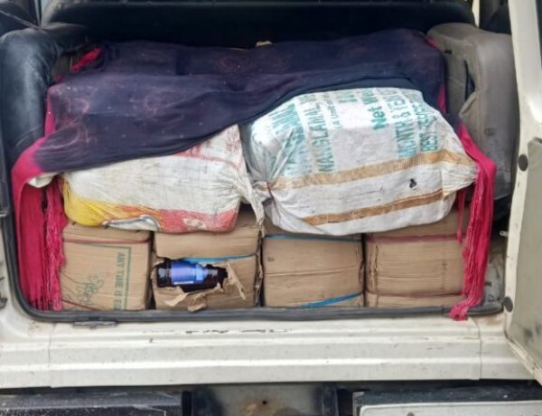 विदेशी शराब बरामद मौके से तस्कर गिरफ्तार, बुलेरो जब्त