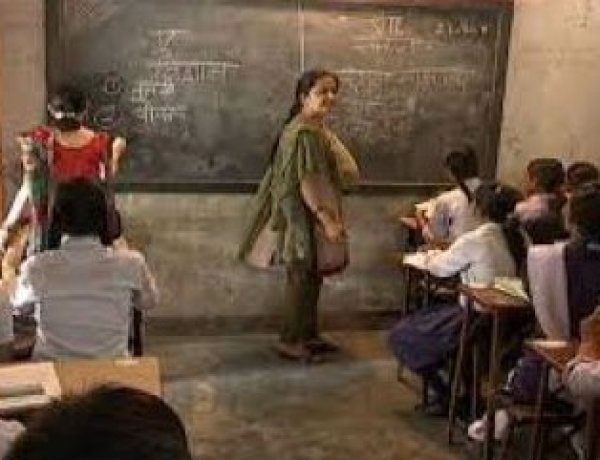 प्रमाणपत्र एक पर दो महिलाओं को दी गयी शिक्षक की नौकरी, जांच के बाद बरखास्त