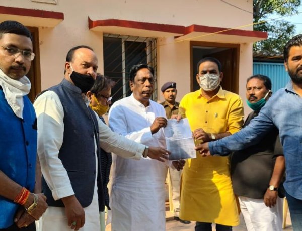 छठ पर जारी गाइडलाइन में संशोधन की मांग को ले मंत्री को सौंपा ज्ञापन