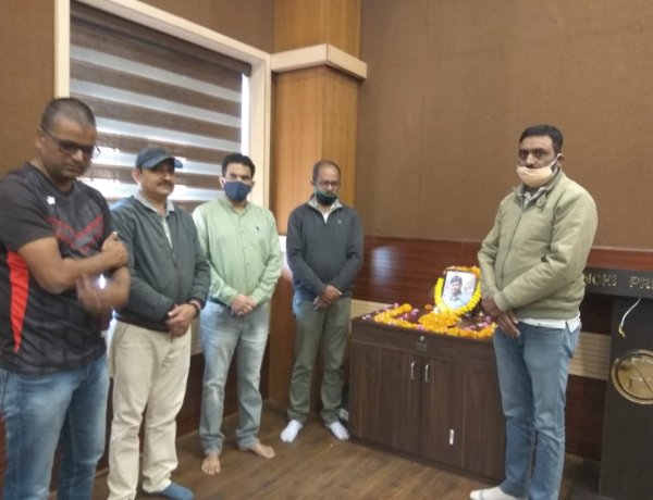 दिवंगत पत्रकार अजय कुमार को प्रेस क्लब में दी गई श्रद्धांजलि