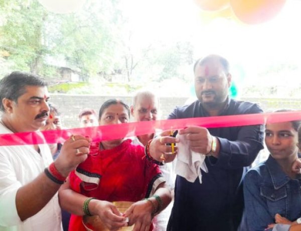 लखीबाग मानपुर में शांति सुपर मार्ट का उद्घाटन किया गया