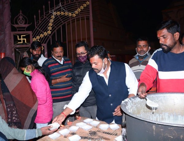 कार्तिक पूर्णिमा के अवसर पर श्रीराम मंदिर में आदित्य विक्रम जायसवाल ने की पूजा-अर्चना