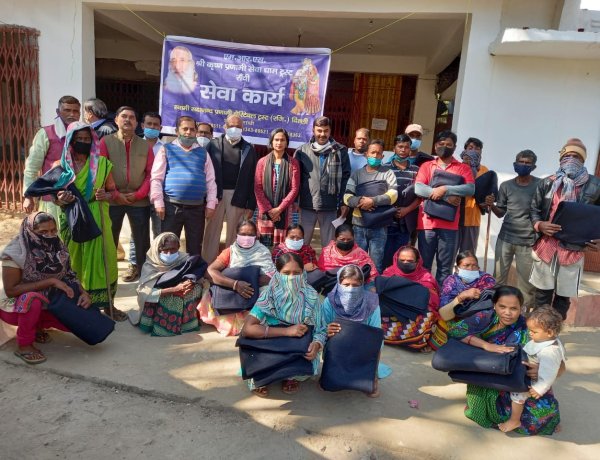 श्रीकृष्ण प्रणामी ट्रस्ट ने निर्धन व लाचार वृद्ध महिला-पुरुषों के बीच किया कम्बल वितरित