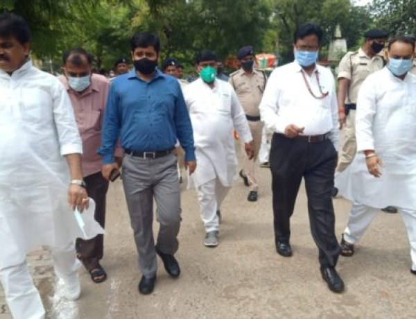 राष्ट्रीय सफाई कर्मचारी आयोग के उपाध्यक्ष, मेयर, डिप्टी मेयर एवं नगर आयुक्त ने वार्ड संख्या 10 एवं 11के विभिन्न मोहल्ले का किया निरीक्षण