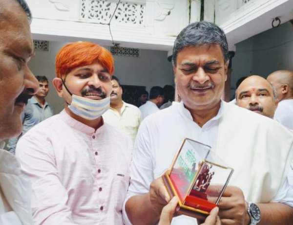 आर.के.सिंह केंद्रीय ऊर्जा मंत्री का मोक्षभूमि गयाजी में आगमन, गोपाल प्रसाद पटवा ने सम्मान अभिवादन किया