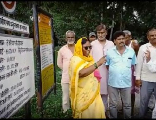 ग्रामीण कार्य विभाग की घोर लापरवाही, ग्रामीण पथ योजना की राशि से दूसरी जगह बना दिया सड़क