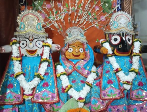 गौड़िया मठ में श्रावन पूर्णिमा पर जगन्नाथ की विशेष पूजा-अर्चना:- पुजारी उत्तम श्लोक दास