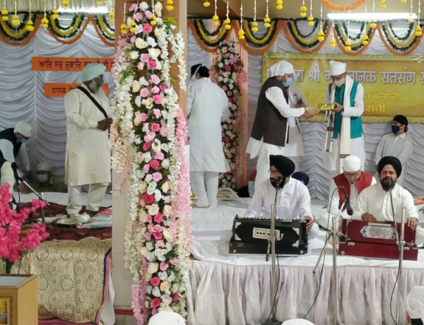 गुरुद्वारा श्री गुरुनानक सत्संग सभा ने गुरुनानक देव के 551वें प्रकाश पर्व पर सजाया विशेष दीवान