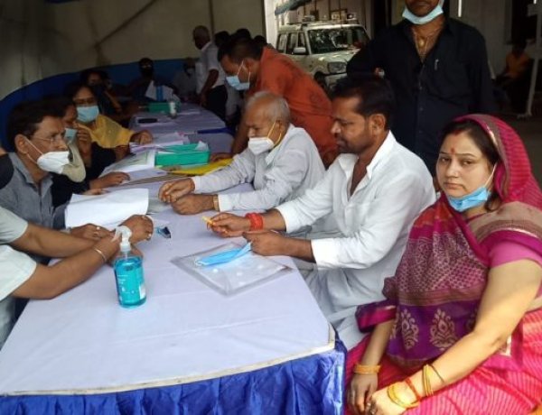 जिप पद के लिए पूनम ने किया नामांकन