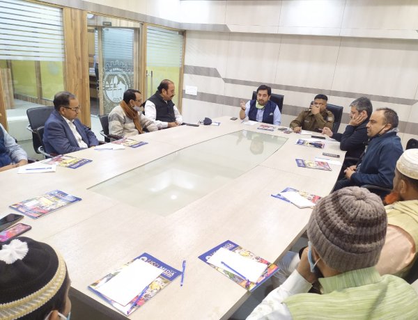 मेन रोड को आदर्श रोड बनाने की कवायद, ट्रैफिक एसपी ने चेंबर के पदधारियों संग की बैठक