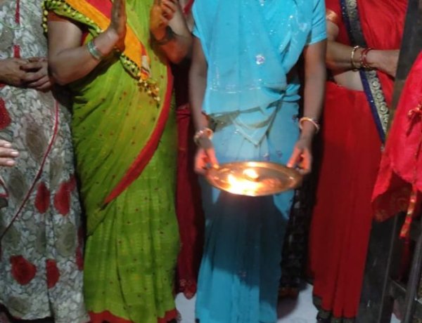 महिला मंडली ने भगवान श्री कृष्ण का छठी हर्षोल्लास के साथ मनाया