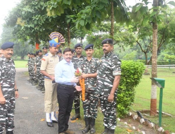 159 सीआरपीएफ बटालियन के निवर्तमान कमांडेंट डॉ निशित कुमार को दी गई विदाई