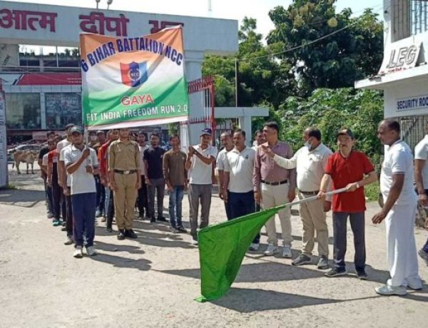 प्राचार्य ने हरी झंडी दिखाकर एनसीसी कैडेटों को किया रवाना, 6 बिहार बटालियन द्वारा फिट इंडिया फ्रीडम रन 2.0 कार्यक्रम
