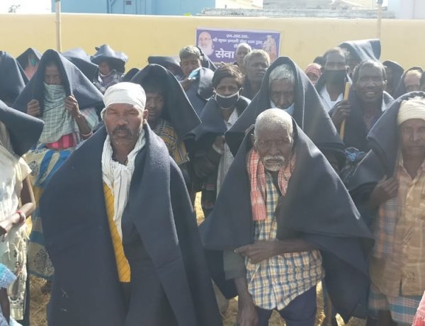 संत सदानंद जी महाराज के शिष्य कर रहे हैं निर्धन, लाचार एव दिव्यांगों की सेवा