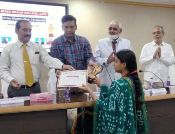 मिर्ज़ा गालिब कॉलेज गया के पुरस्कार वितरण समारोह में पहुंचे आयुक्त मगध प्रमंडल गया