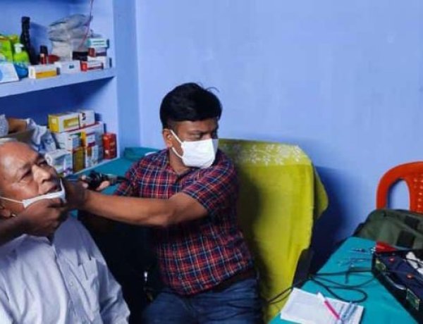 पटवा बुनकर आरोग्य ट्रस्ट द्वारा नाक ,कान, गला के मरीजों को निशुल्क परामर्श व दवा