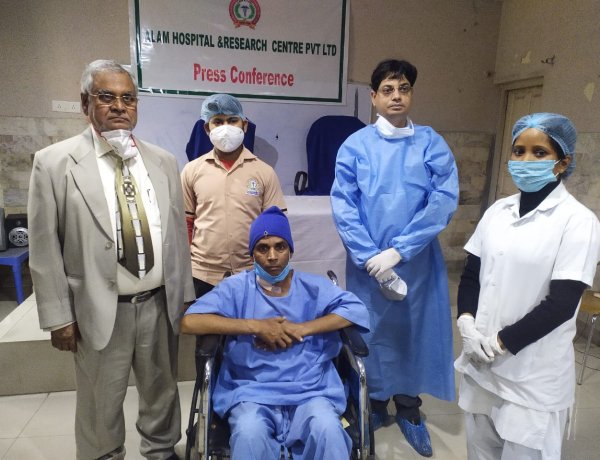 आलम हॉस्पिटल में असाध्य रोग से पीड़ित मरीज का हुआ सफल ऑपरेशन