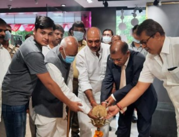 जी एस प्लाजा और रिलायंस ट्रेंड्स का उद्घाटन