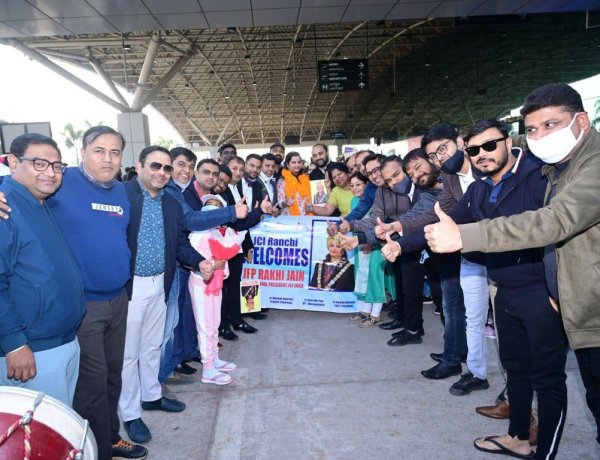 जेसीआई इंडिया की राष्ट्रीय अध्यक्ष राखी जैन का एयरपोर्ट पर भव्य स्वागत