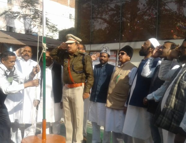 लोअर बाजार थाना में झंडोत्तोलन