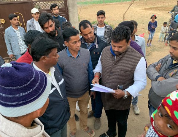 बजरा में जनसमस्याओं से रू-ब-रू हुए आदित्य विक्रम जायसवाल, बुनियादी सुविधाएं मुहैया कराने का दिया आश्वासन