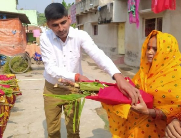 माॅ के चरणो मे 21 सुप अर्पण किया, खरना के साथ शुरू हुआ निर्जला व्रत:-ठाकुर मन्तोष सिंह