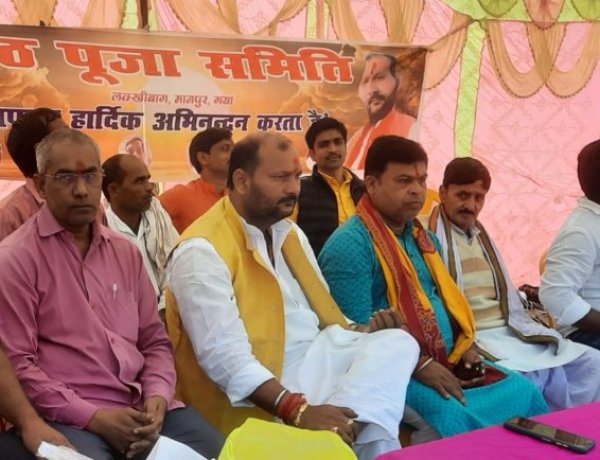 लखीबाग छठ पूजा समिति के द्वारा फल्गु के पूर्वी छोर पर छठ व्रतियों विशेष व्यवस्था, लगाया गया था केले का वृक्ष