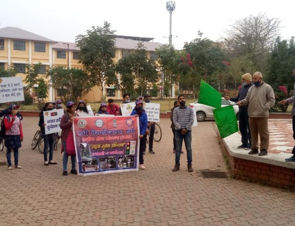 सड़क सुरक्षा अभियान के समापन अवसर पर रांची विश्वविद्यालय के कुलपति डॉ. रमेश कुमार पांडे बोले- जीवन बहुमूल्य है इसकी सुरक्षा सबकी जिम्मेदारी”