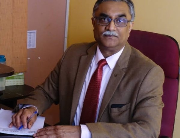 मरीजों के लिए मसीहा से कम नहीं हैं – डॉ.अनन्त सिन्हा