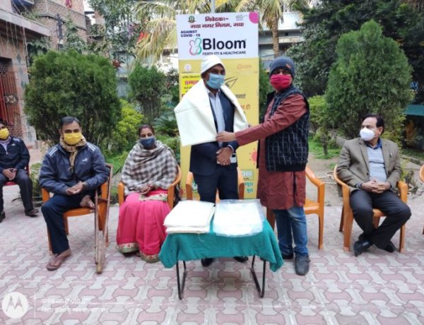 वार्ड संख्या-49 में स्वास्थ्य कर्मियों एवं मुख्य अतिथि को अंगवस्त्र से सम्मानित किया गया