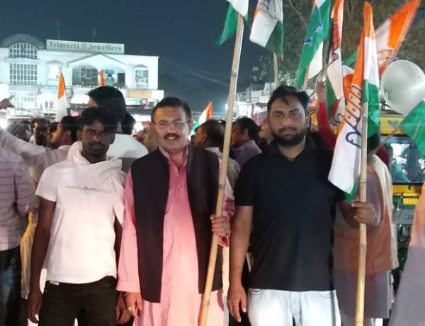 पेट्रोल, डीजल और गैस की कीमतों में बढ़ोतरी के खिलाफ आक्रोश रैली आयोजित