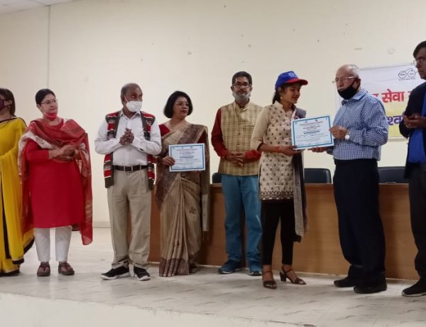 एनएसएस के सम्मान समारोह में बोले डॉ.रमेश कुमार पांडे, पढ़ाई के साथ साथ सामाजिक कार्यों में भी सहभागिता जरूरी