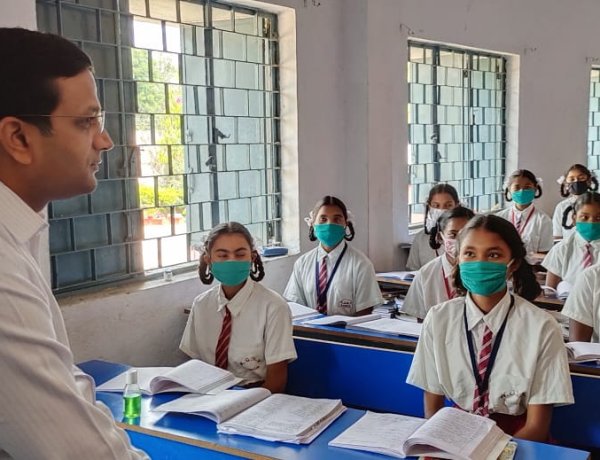 उपायुक्त छवि रंजन ने निभाई शिक्षक की भूमिका